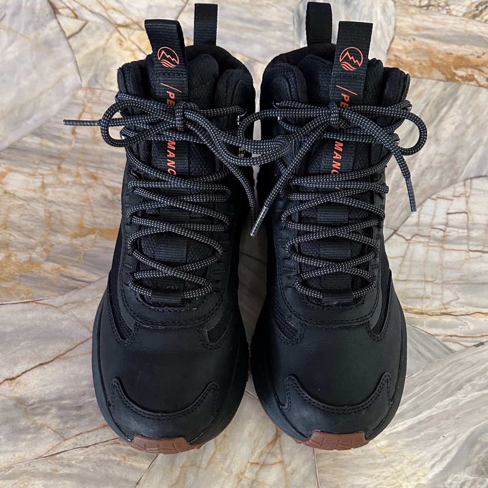 Woman’s black size 7 Timberland boots